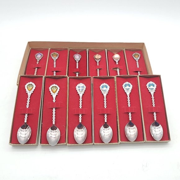 Set of 12 Collectors' Spoons in Boxes from Quebec -St. Bernard de Lacolle - Picture 3 of 11